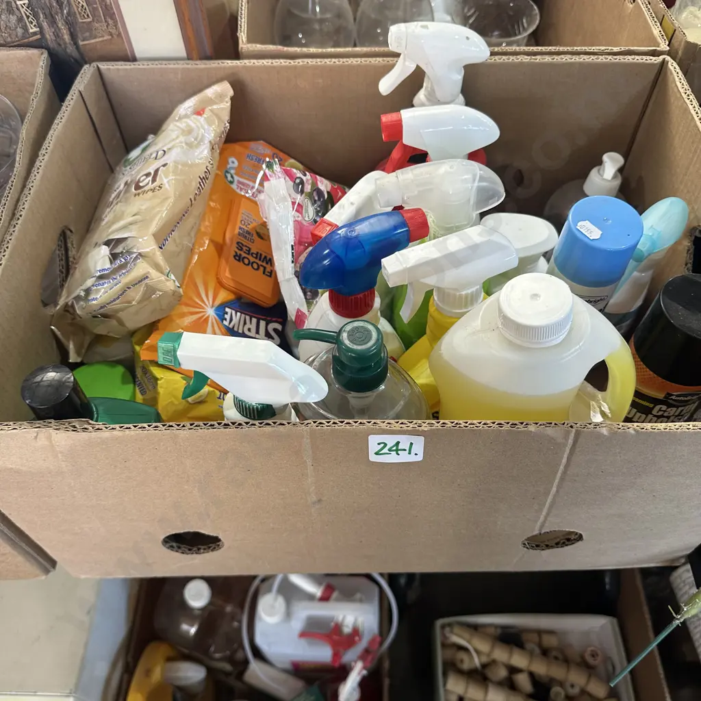 Box of cleaning products. Image 1++