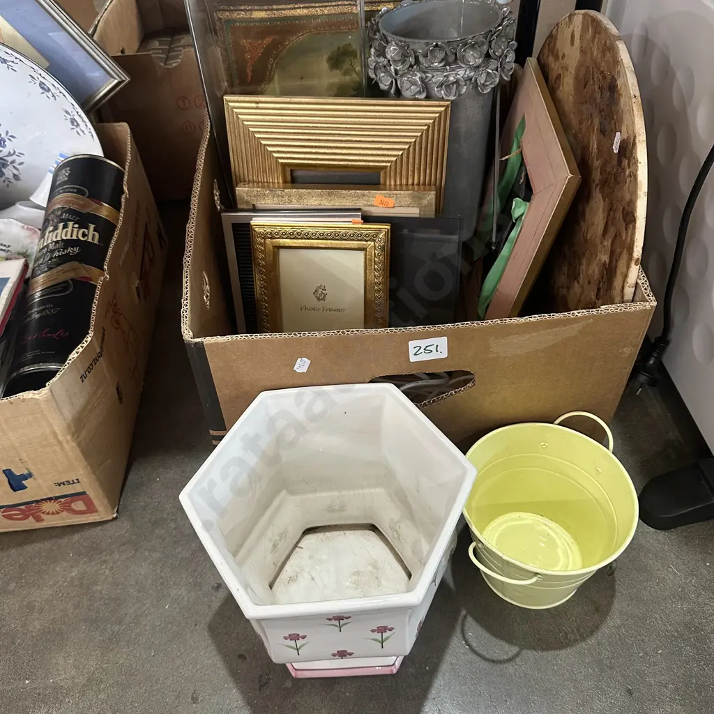 Large glass vase, planter pots, picture frames etc. Image 1++