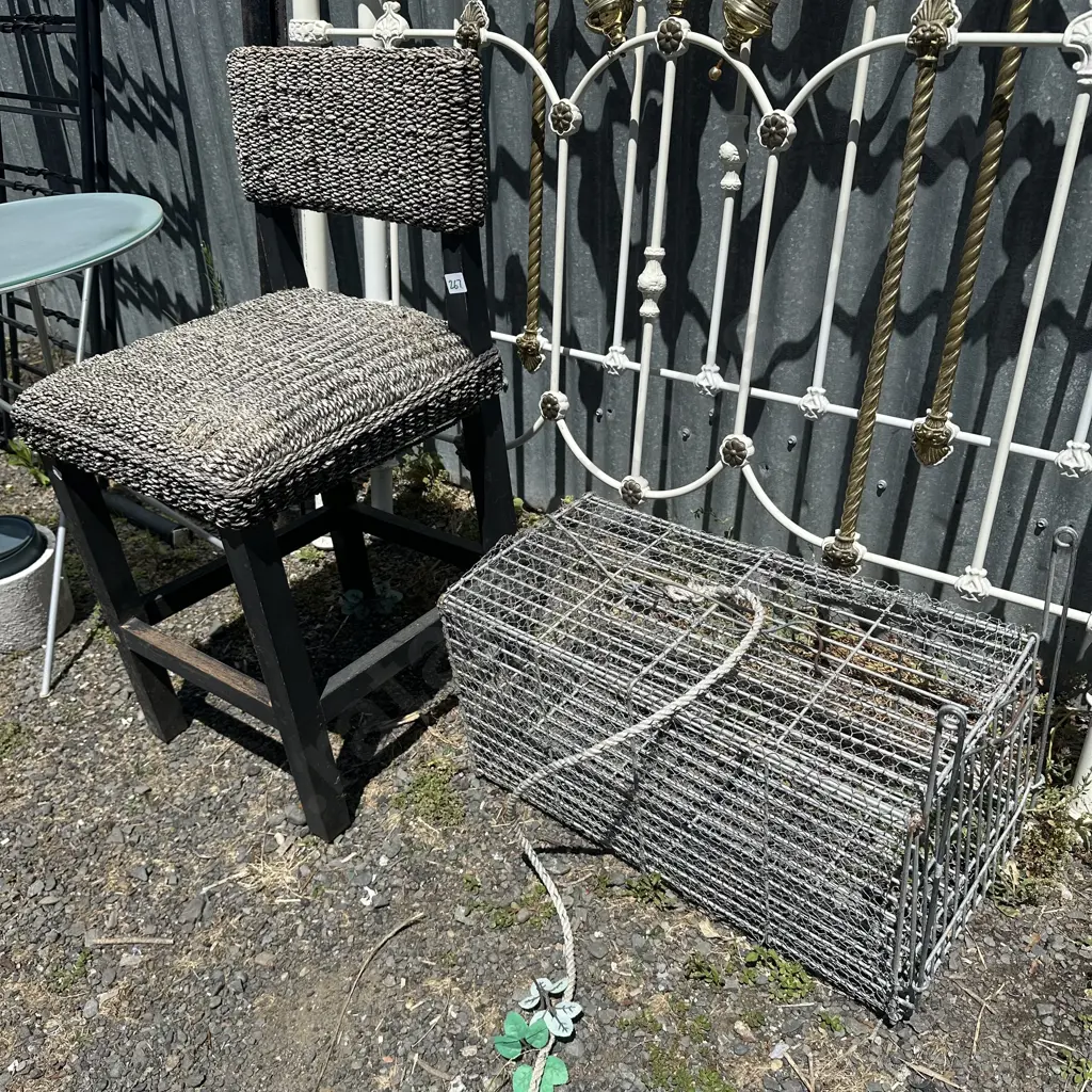 Chair and animal cage Image 1++