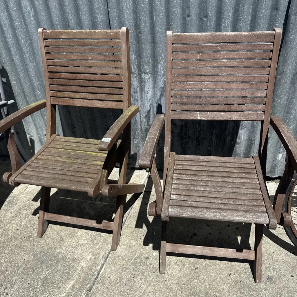 Pair folding chairs Image 1++