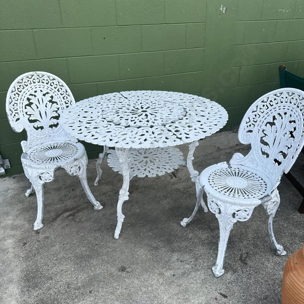 vintage painted aluminium garden table and 2 chairs Image 1++