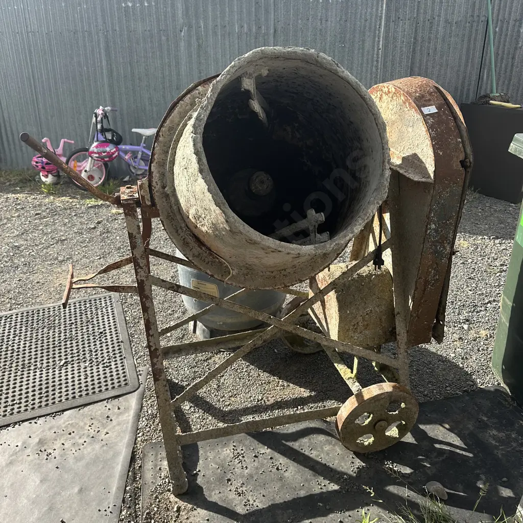 concrete mixer - working Image 1++