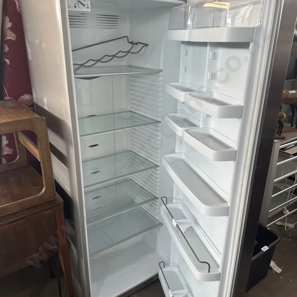 F&P stainless steel front fridge Image 1++