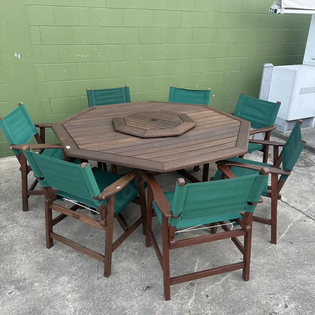 BBQ table with lazy sally and 7 chairs Image 1++