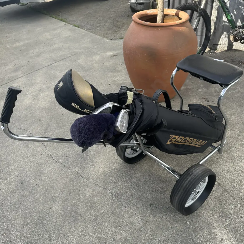 golf club set and trundler Image 1++