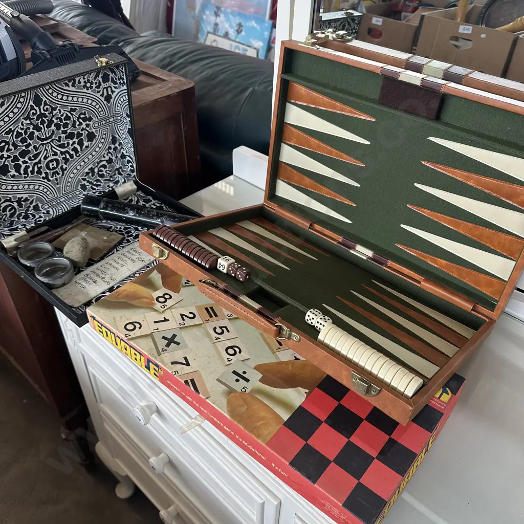 backgammon, art box and equable game Image 1++
