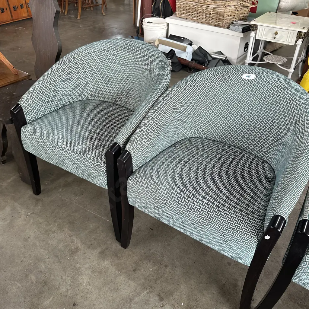 Pr of plush tub chairs Image 1++