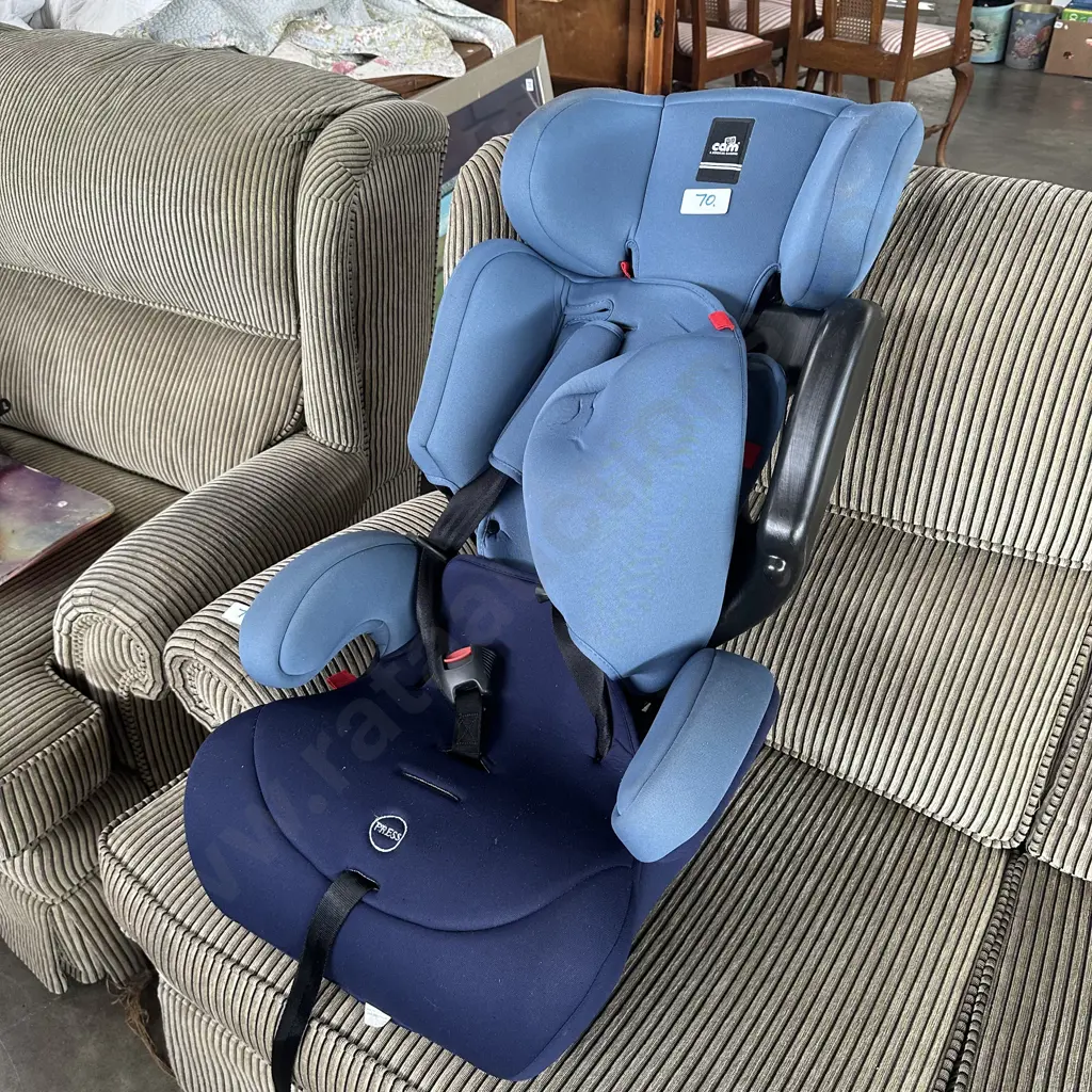 car booster seat Image 1++