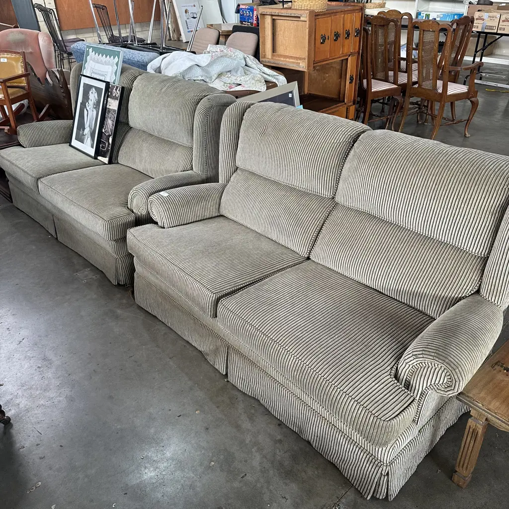 Pr of sofas Image 1++