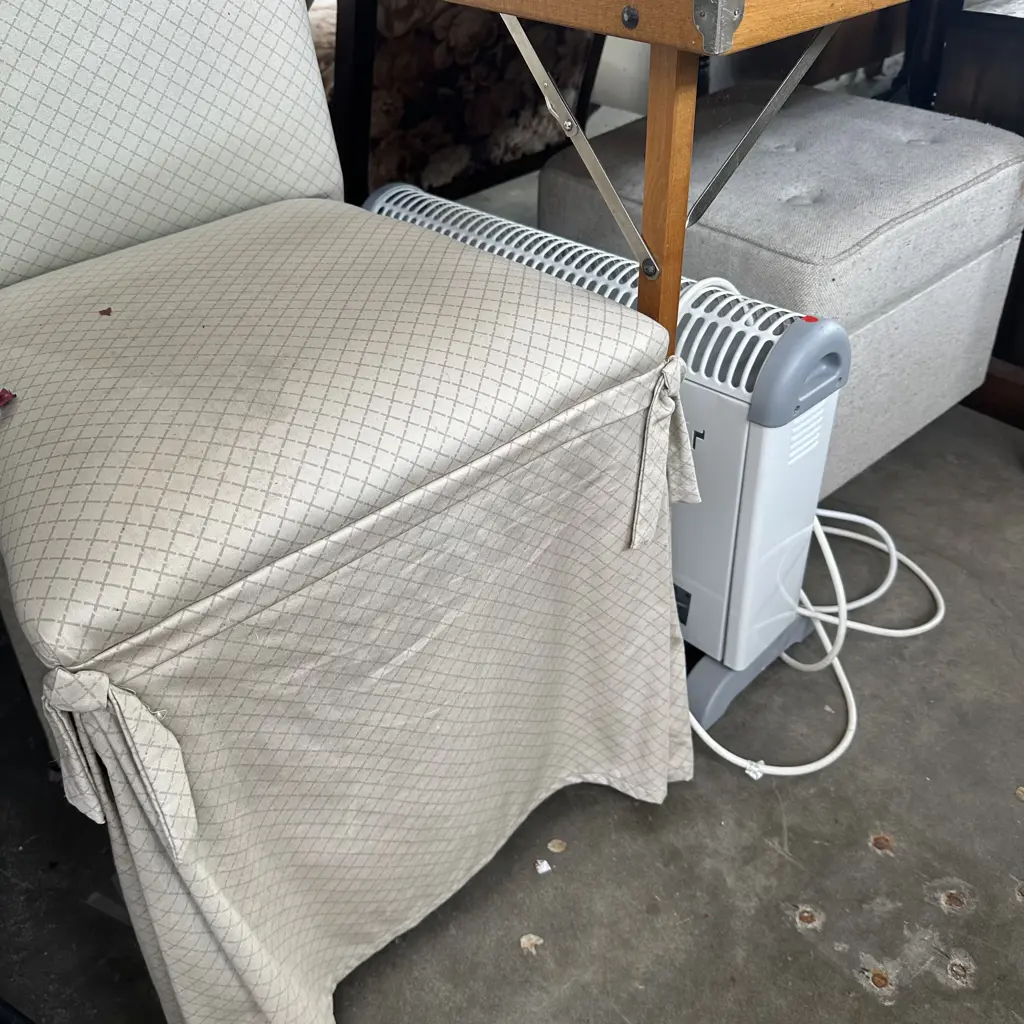 basket, rack, 2 foot rests, 2 heaters and bedroom chair Image 1++