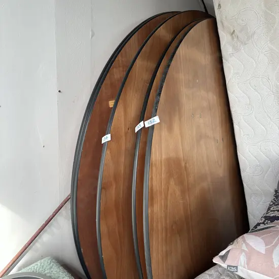 large round catering table