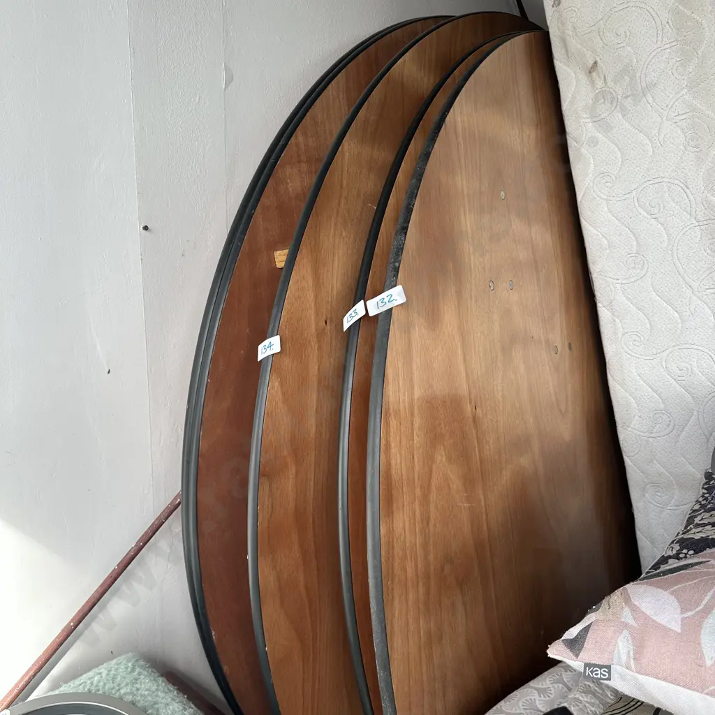 large round catering table Image 1++