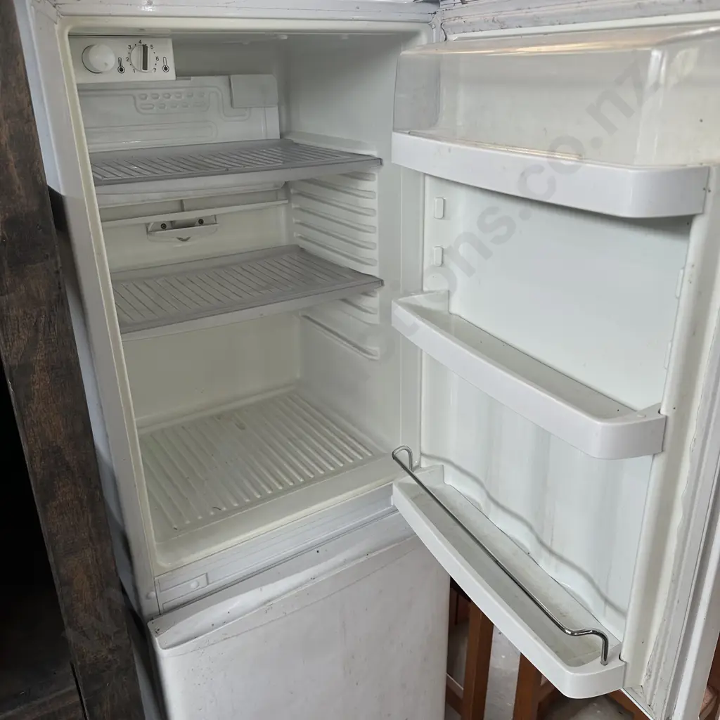 F&P fridge needs a clean Image 1++