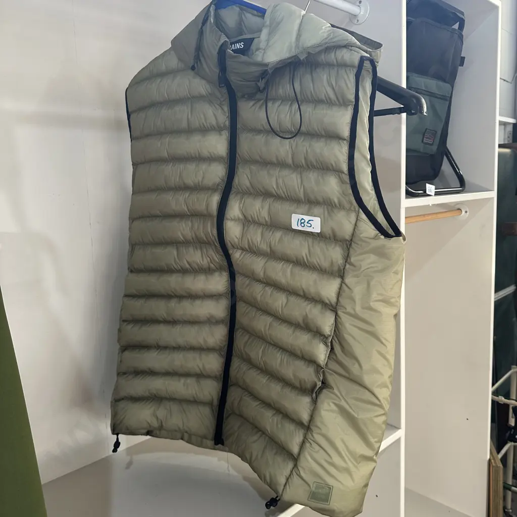 Rains vest size L Image 1++