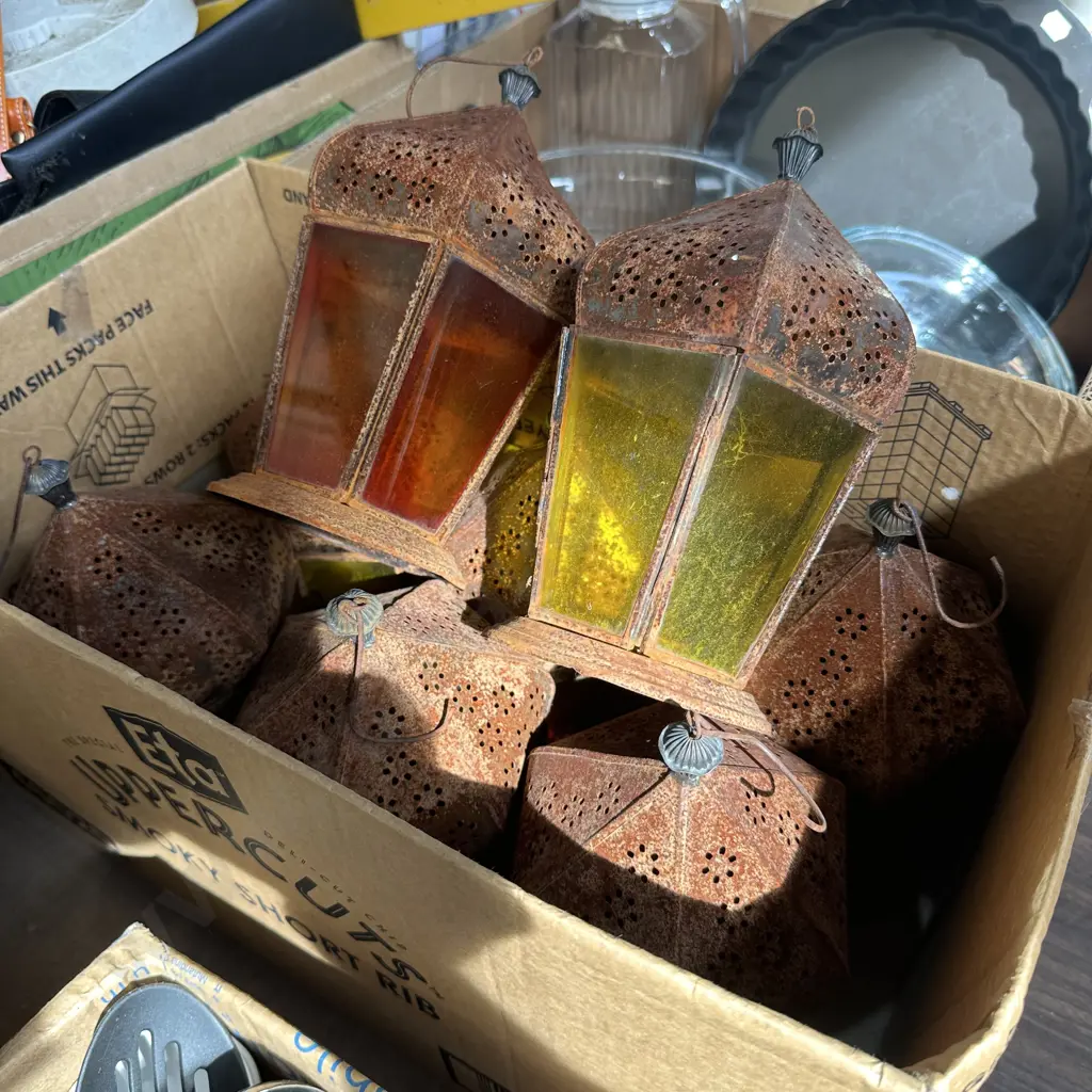 Eight tea light lanterns. Image 1++