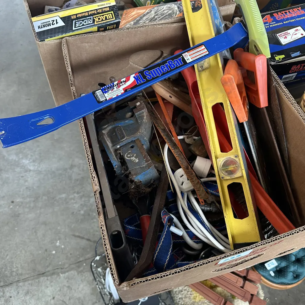 Box of tools including Record vice and XL superbar etc. Image 1++