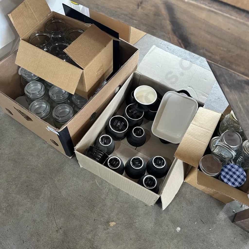 Four boxes of jars and Maxwell Williams Stoneware. Image 1++