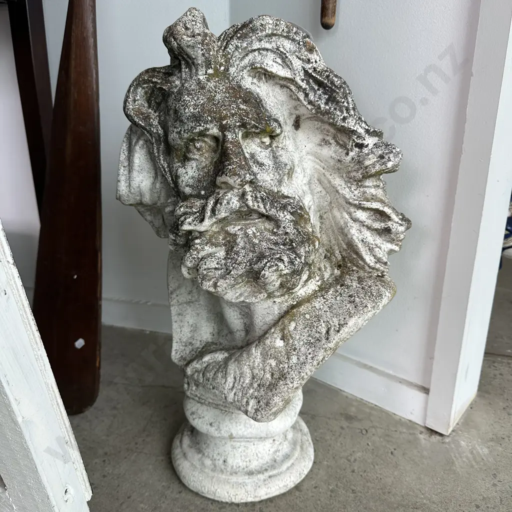 concrete garden bust  600mm Image 1++