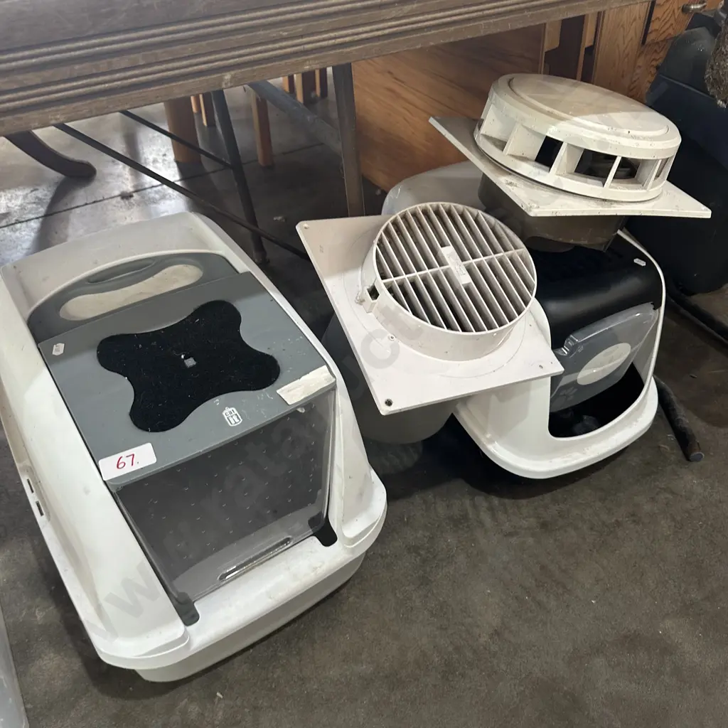 Two cat beds and ceiling/wall fan Image 1++