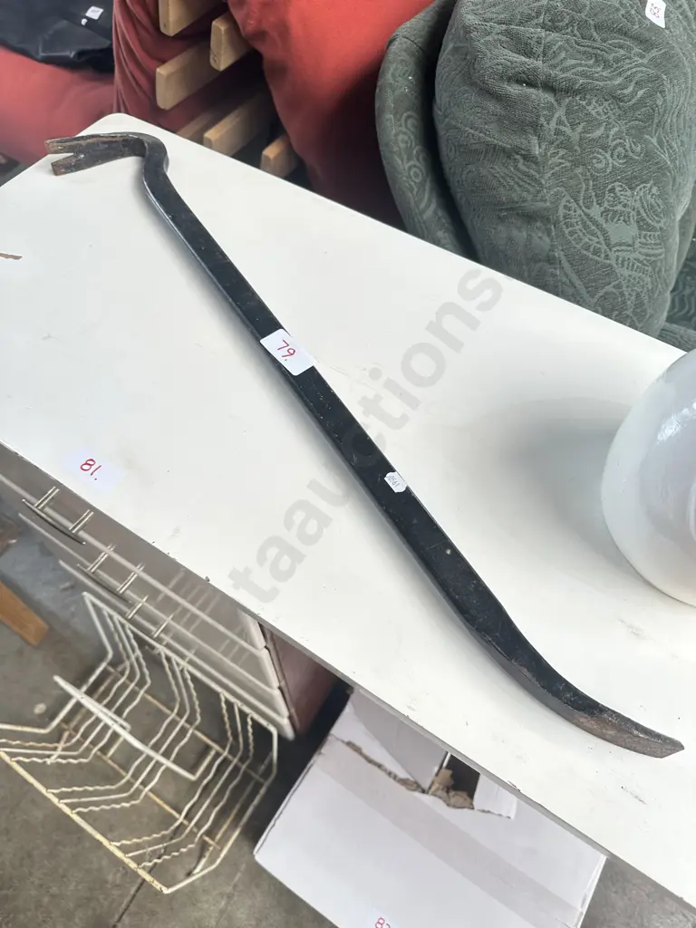 Heavy duty wrecking bar. Image 1++