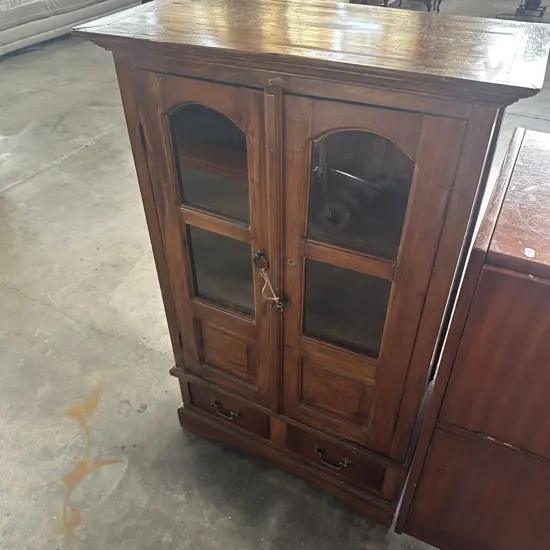 cabinet 1070 x 680