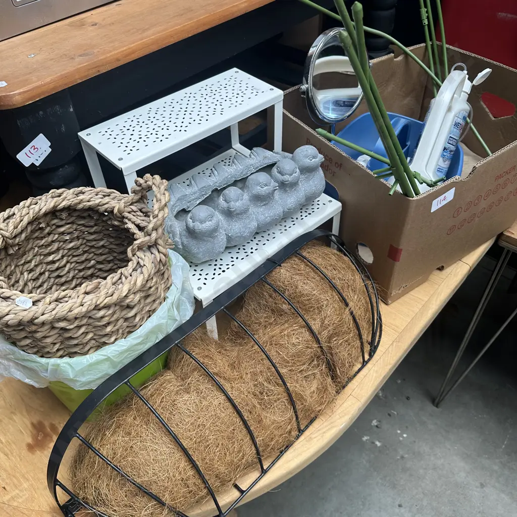 baskets, shelf and box asst etc Image 1++