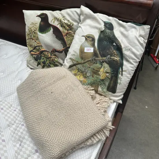 Pr cushions and a throw