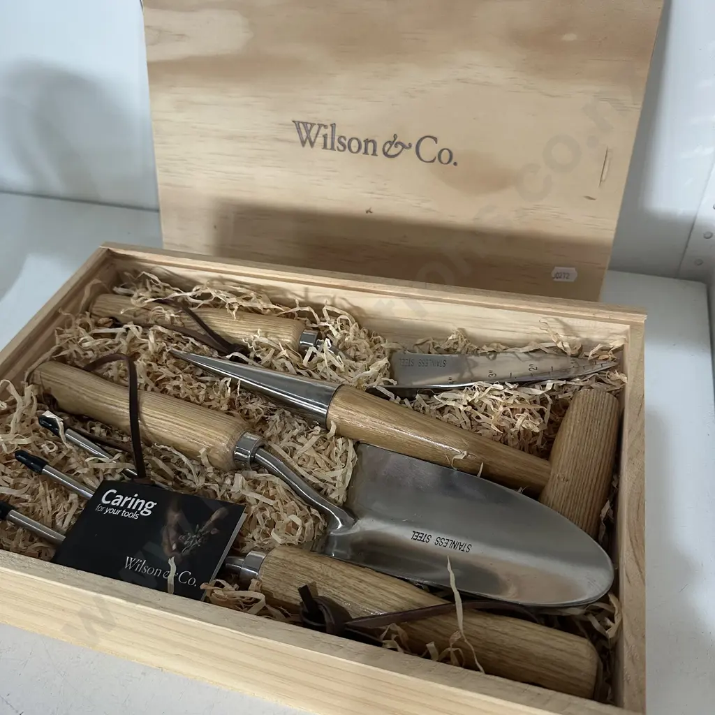 Wilson & Co gardening set- new Image 1++