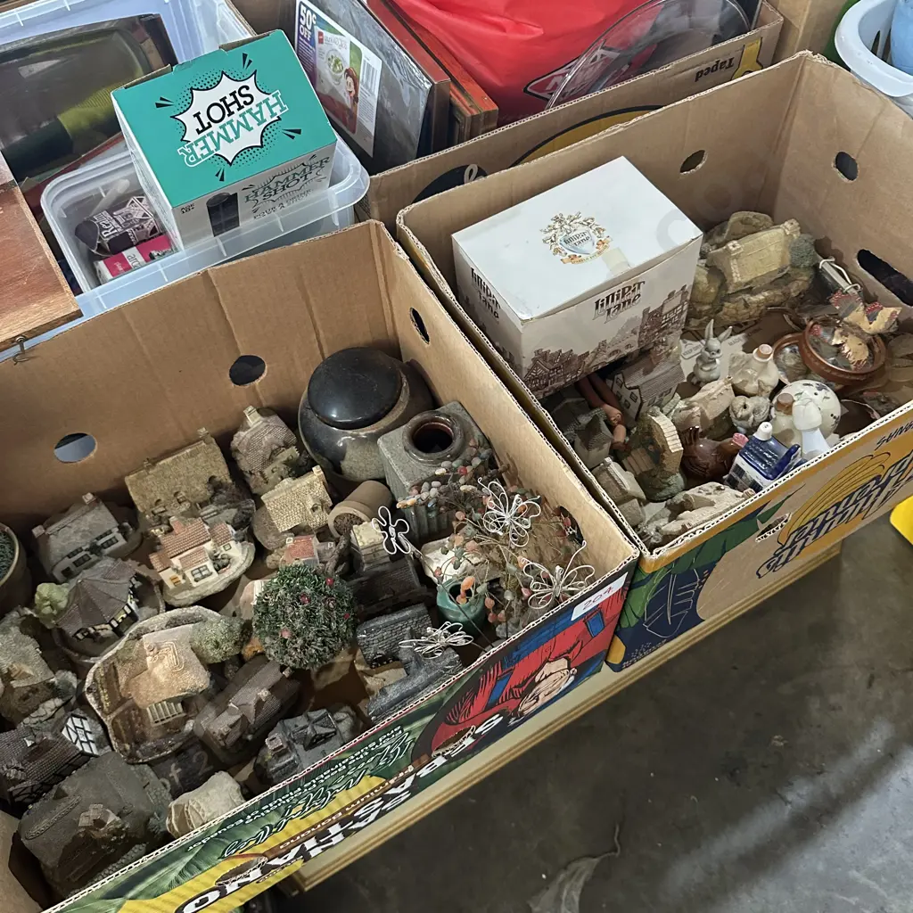 Two boxes of lilliput lane etc. Image 1++