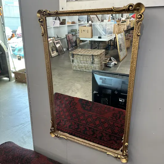 vintage mirror 650 x 420