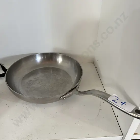Stellar heavy stainless steel 24.5cm pan