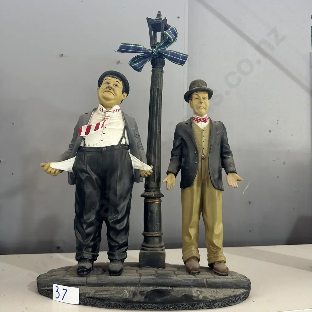 Laurel and Hardy street lamp 35cm Image 1++