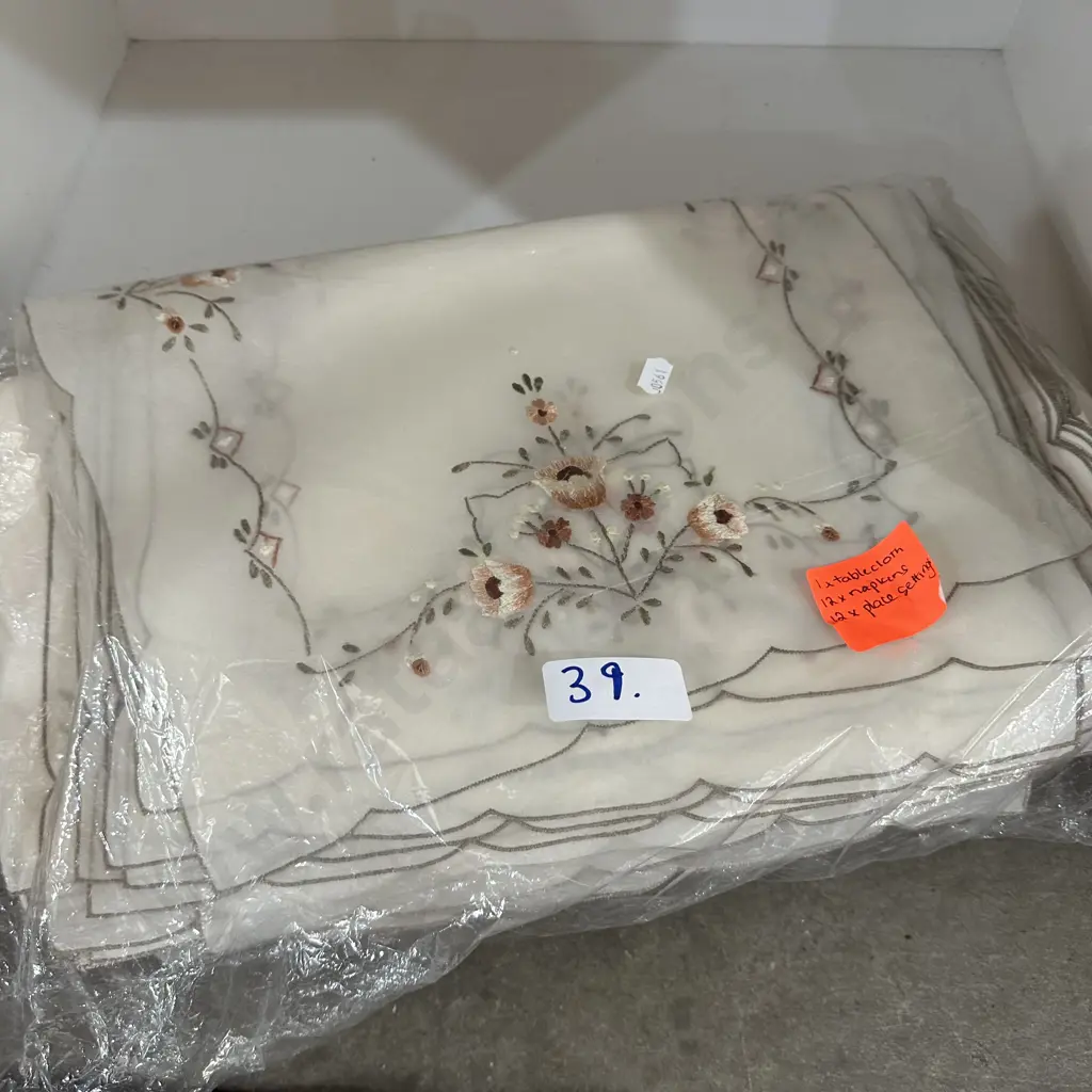 12place setting plus tablecloth embodery set Image 1++