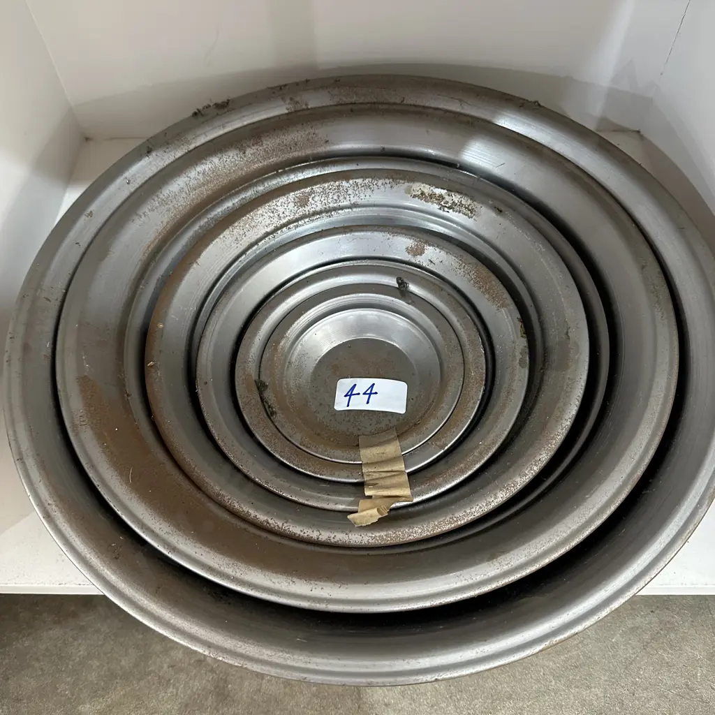 set of 6 Gold sifting  pans Image 1++