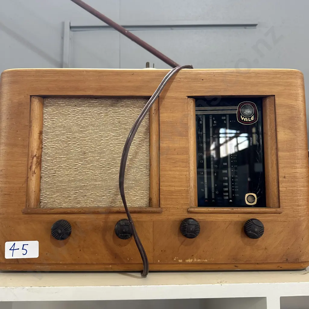 Yale mantle radio Image 1++
