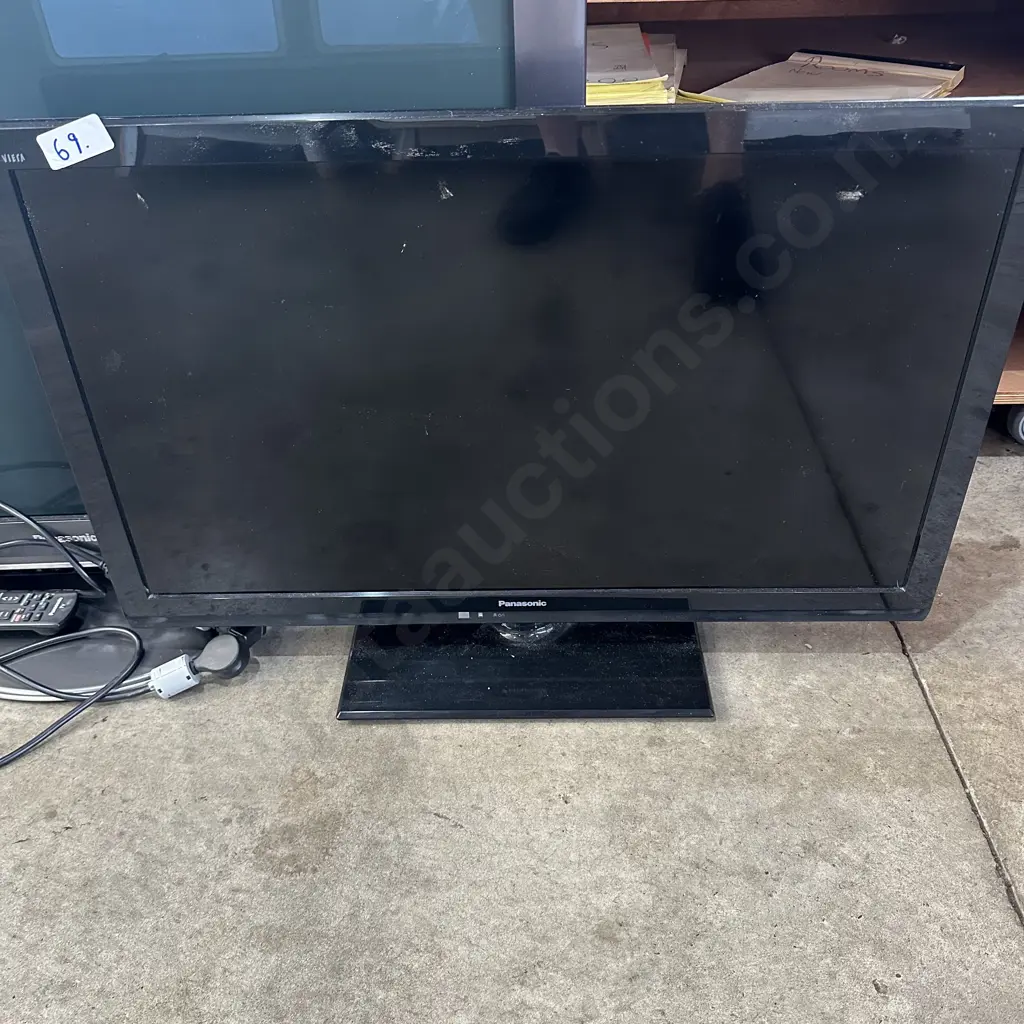 32inch TV with DVD player, surflink etc Image 1++