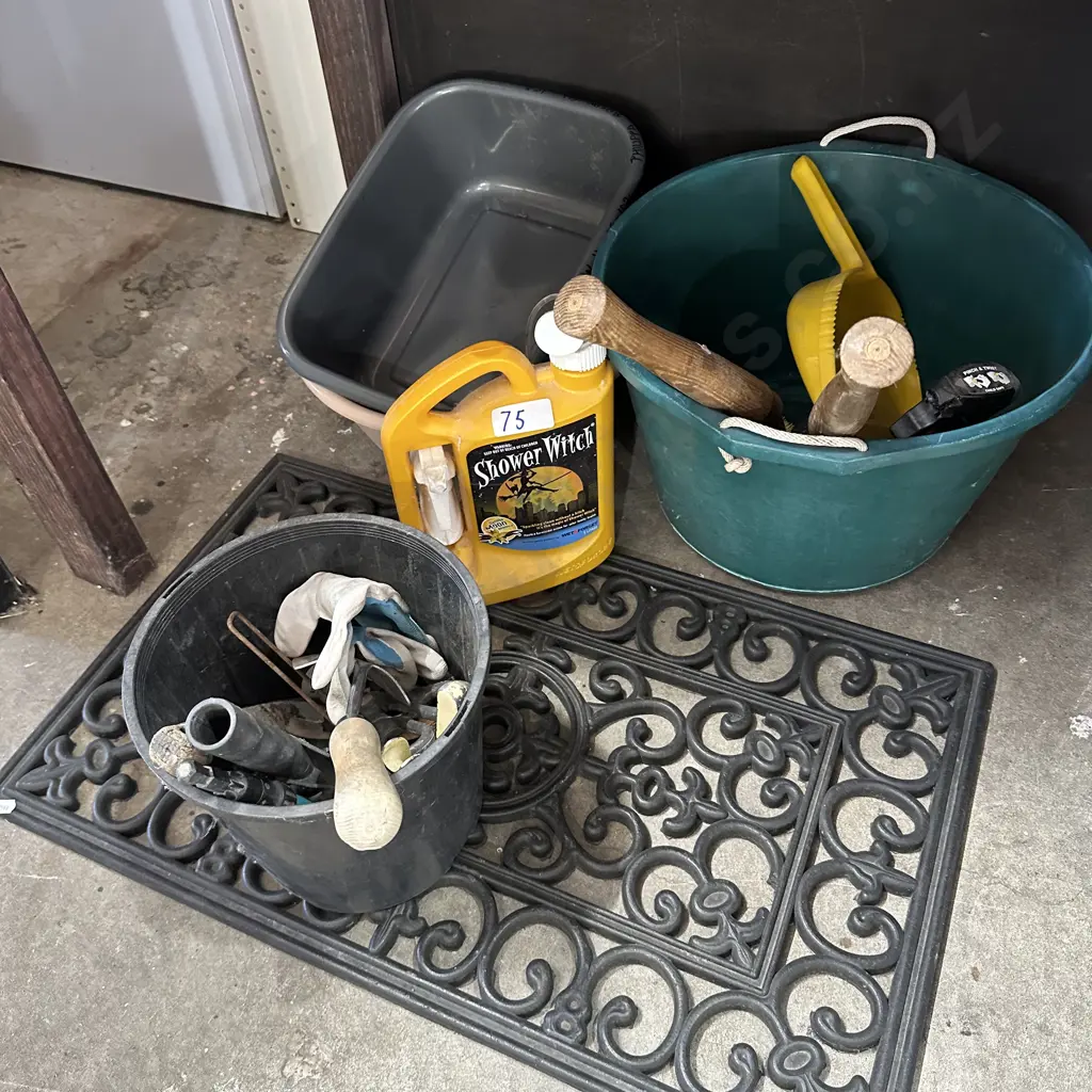 door mat, buckets, garden stuff and shower witch Image 1++
