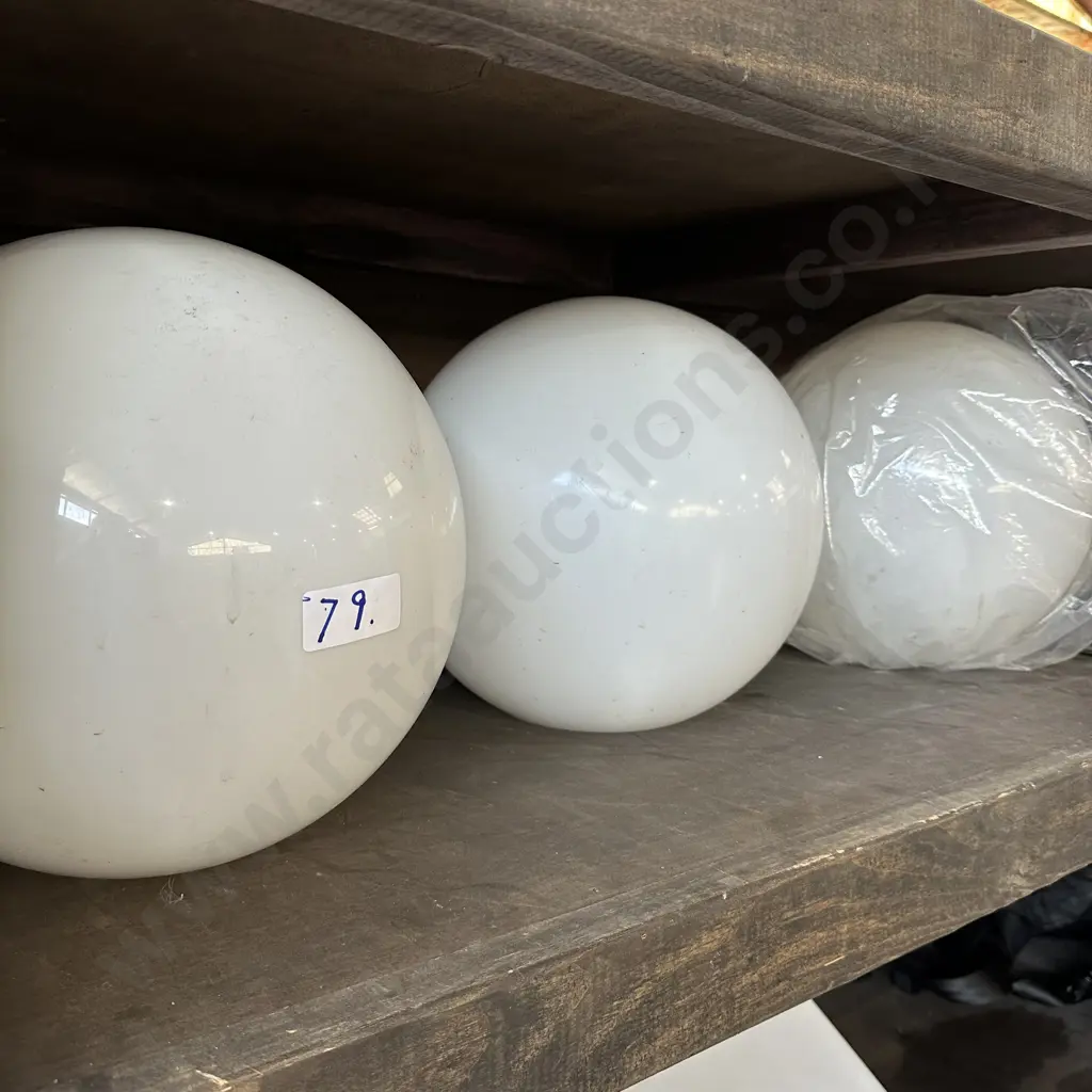 1 glass and 2 plastic lamp shades Image 1++