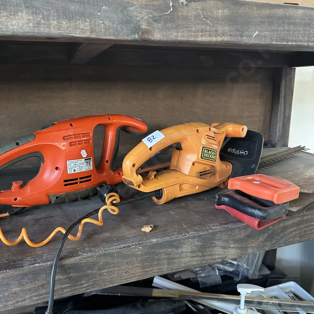 2 hedge trimmers and 3 saws Image 1++