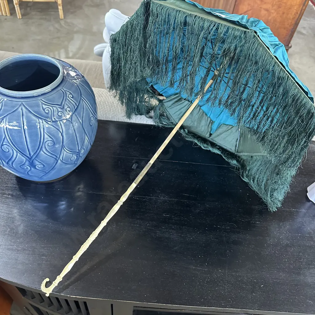 antique parasol Image 1++