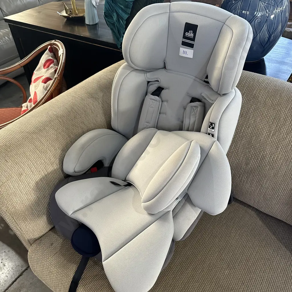 car booster seat Image 1++