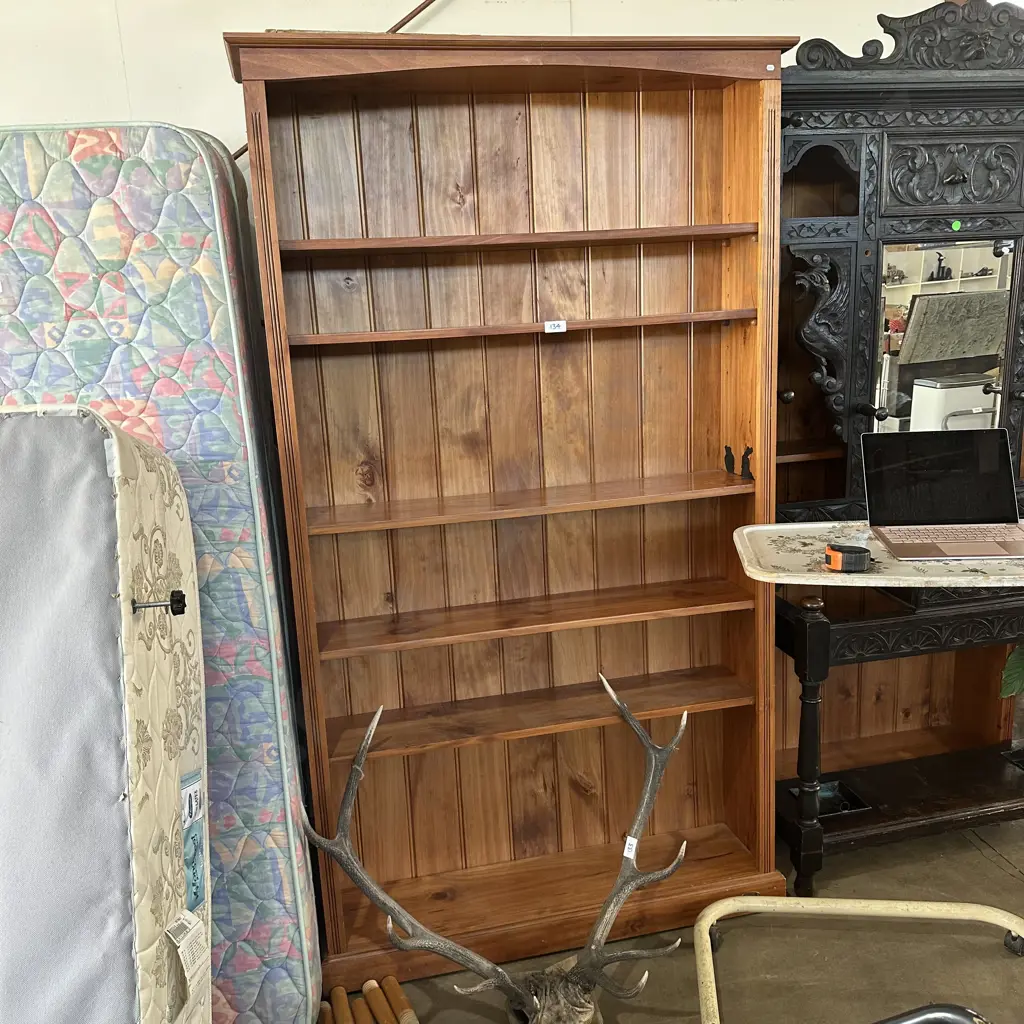 Large bookcase 2130 x 1160 Image 1++