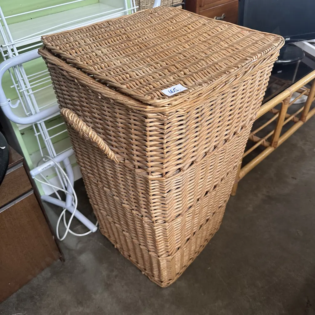 large cane basket Image 1++
