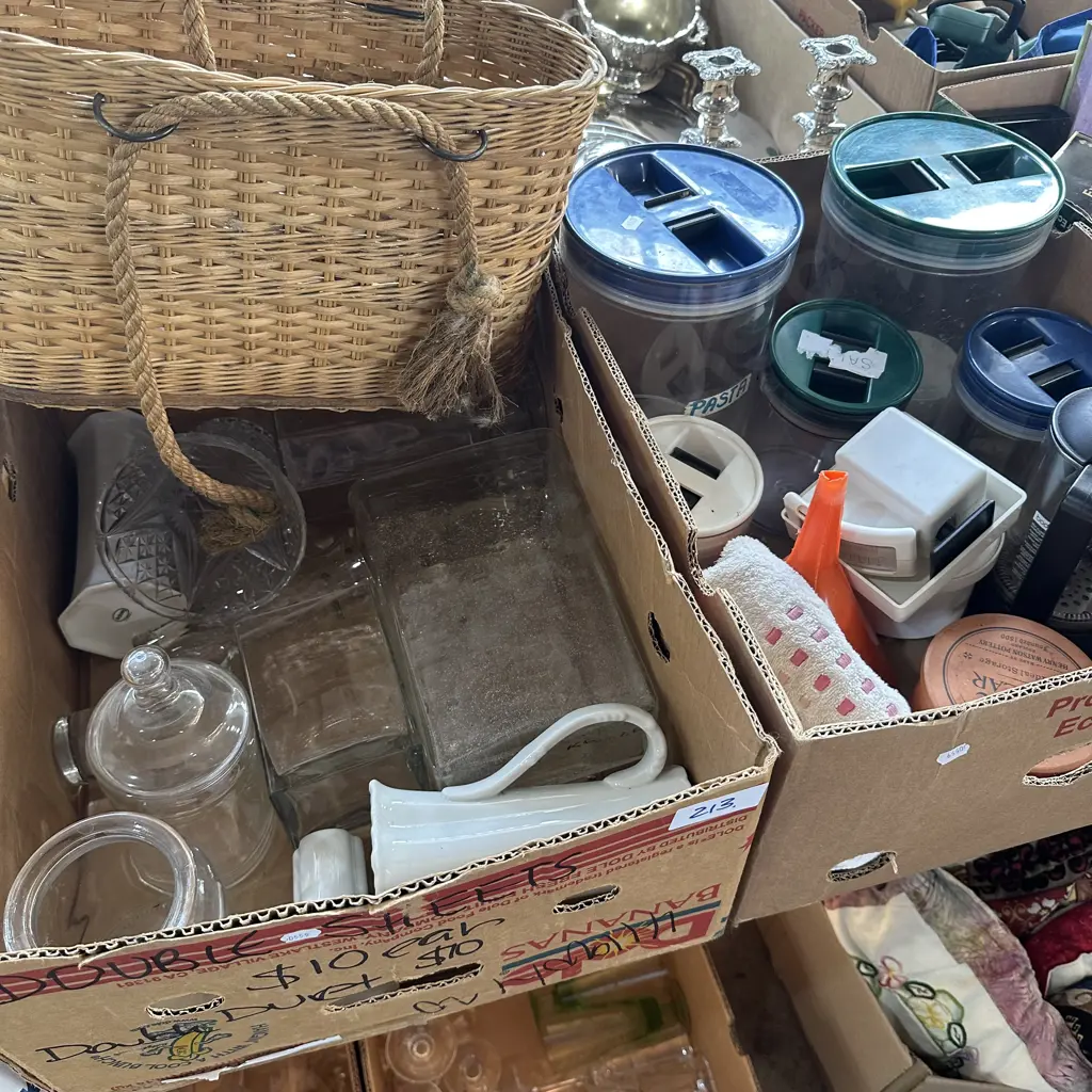 2 box tupperware etc Image 1++