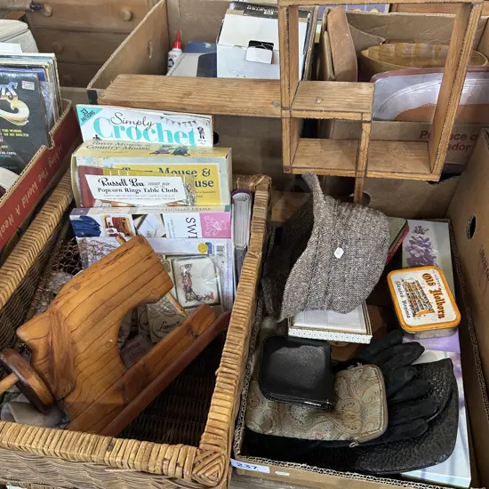 2 box vintage items etc