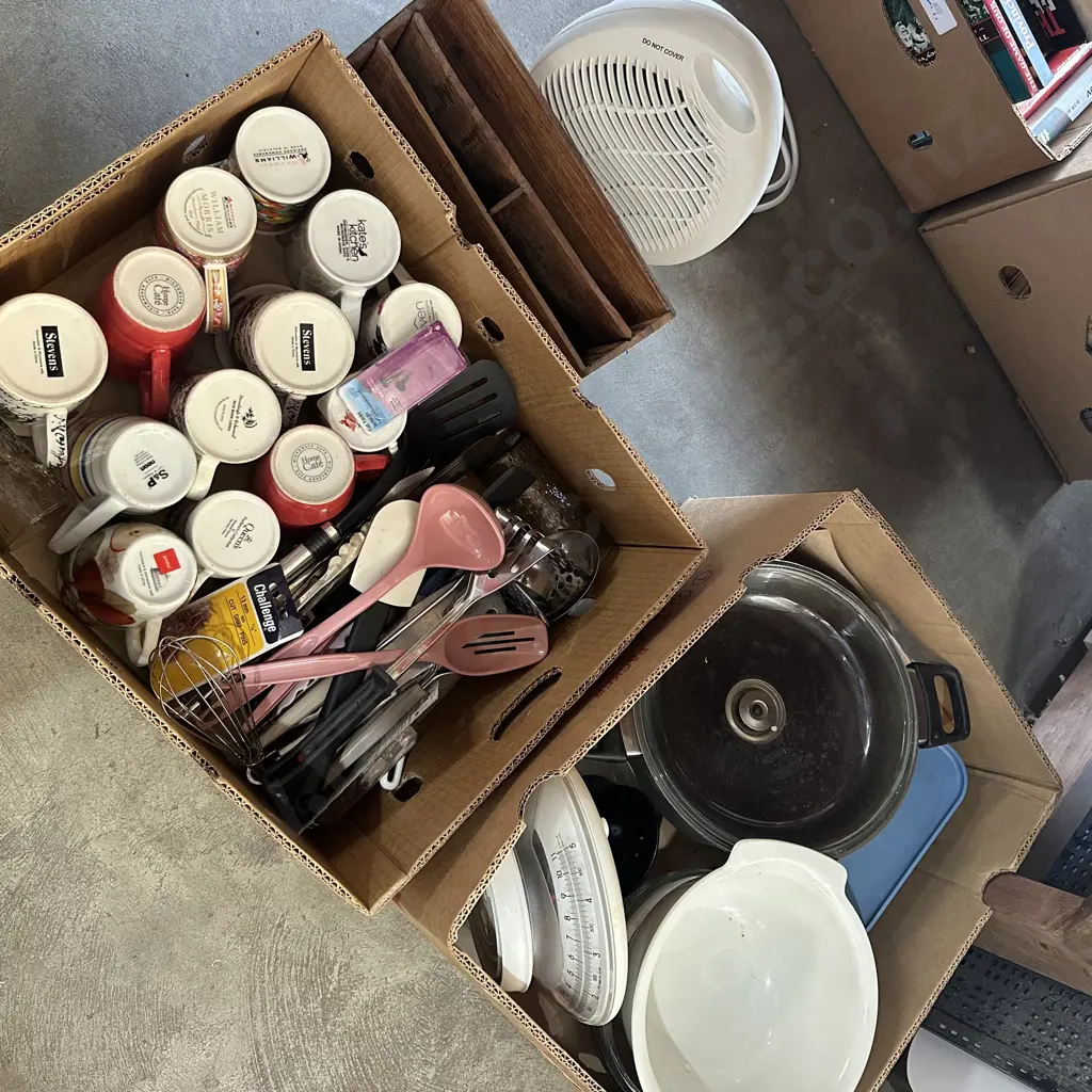 2 box utensils, kitchinware etc Image 1++