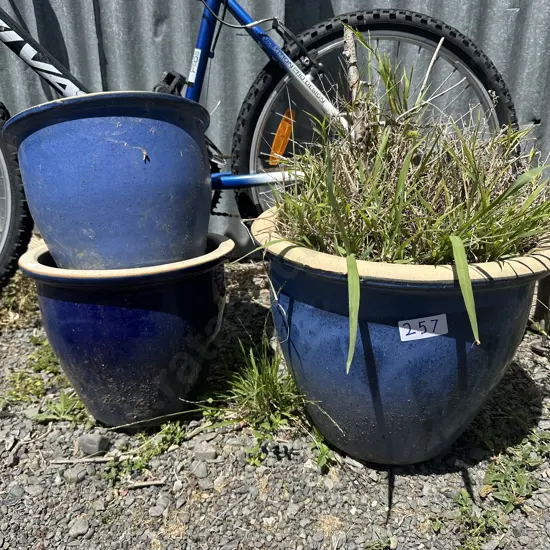 3 Blue planters