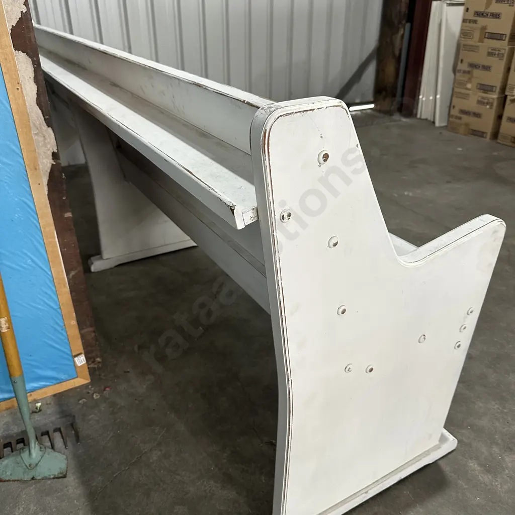 Church pew 2.6m - missing foot at one end Image 1++