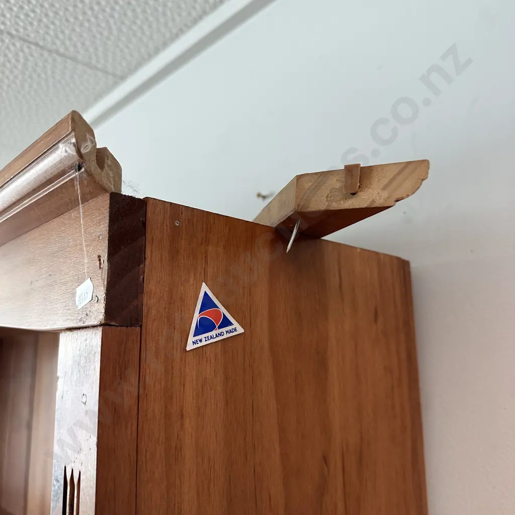 2120 high bookcase (needs small repair to top) Image 1++