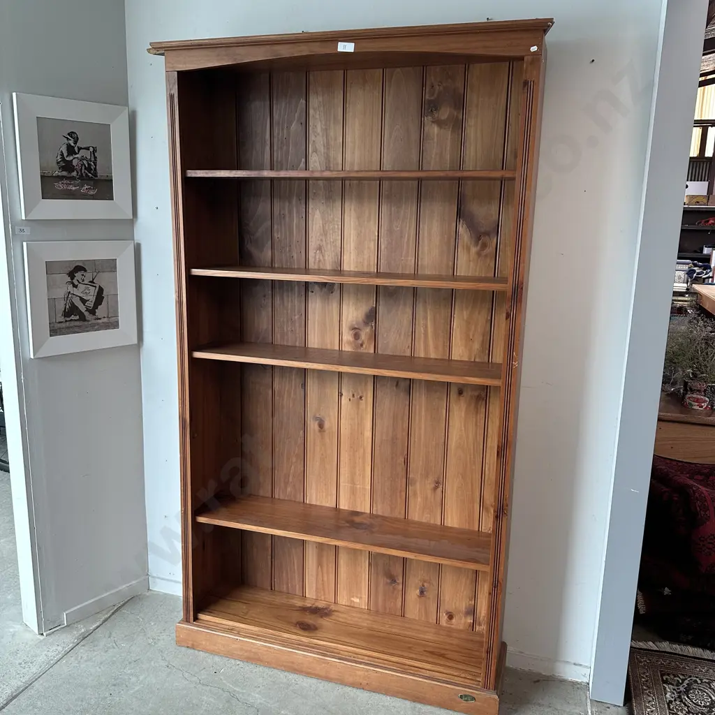 2120 high bookcase (needs small repair to top) Image 1++